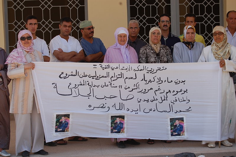 وجدة : وقفة احتجاجية لأسر تطالب بتسليمها شققها التي أدت ثمنها بعد 12 سنة من الانتظار والعذاب والمعاناة